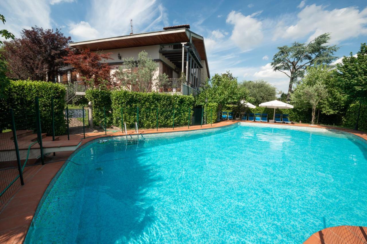 B&B Family First Capriate San Gervasio Bagian luar foto