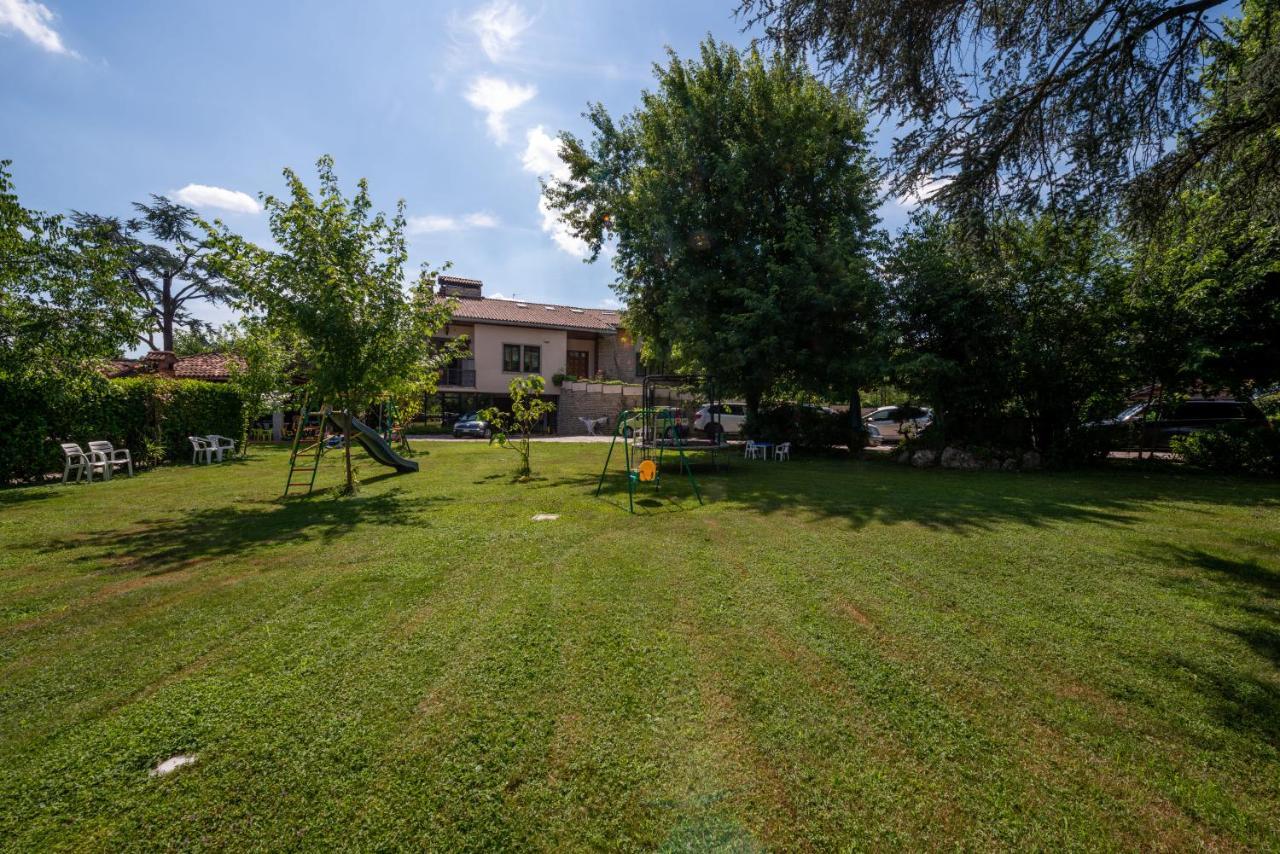 B&B Family First Capriate San Gervasio Bagian luar foto