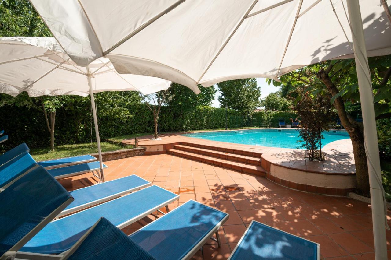 B&B Family First Capriate San Gervasio Bagian luar foto