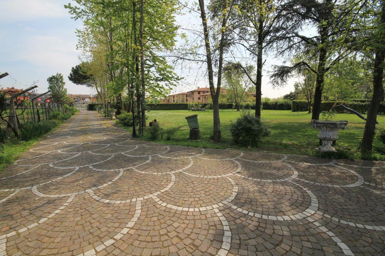 B&B Family First Capriate San Gervasio Bagian luar foto